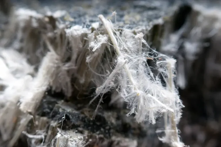 White asbestos fibers that can contribute to asbestos-related diseases.