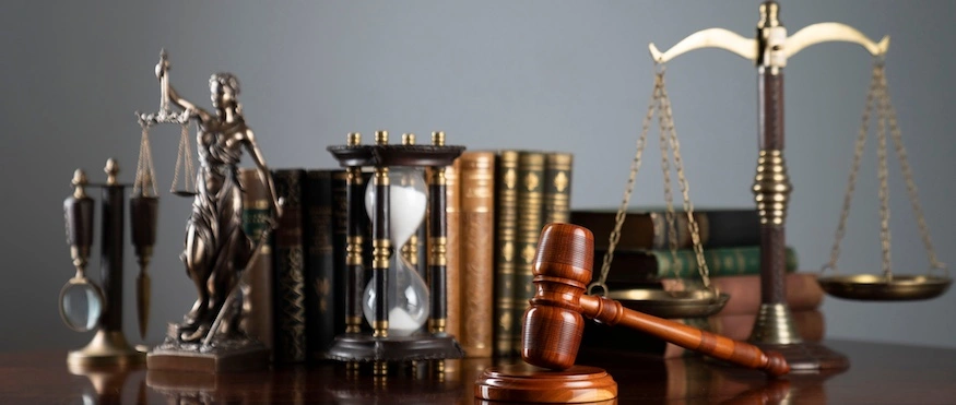 A gavel and books represent a Cartiva implant lawsuit.